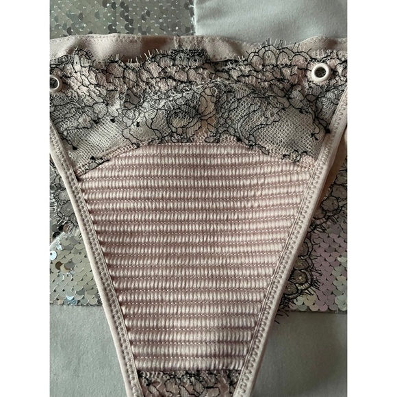 Victoria’s Secret Rose Pink Chantilly Lace Panties L - Picture 2 of 3